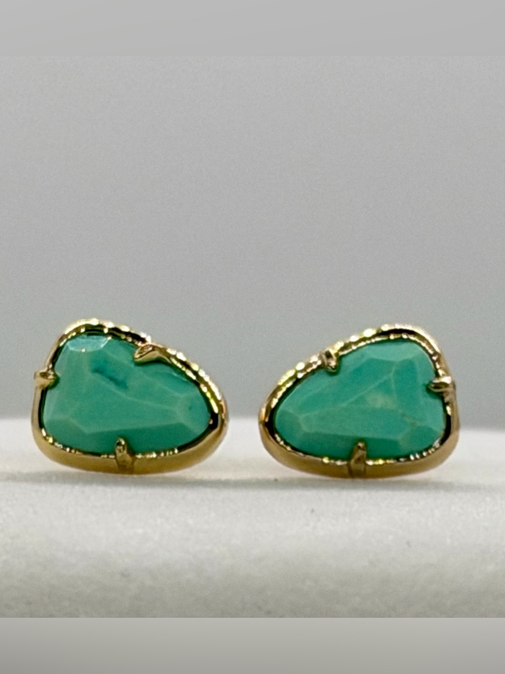 Kendra Scott Hazel Mint Magnesite Gold Stud Earrings